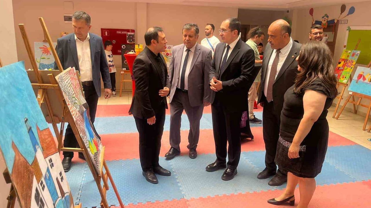Tavşanlı’da özel eğitim öğrencilerinin el sanatları sergisi açıldı