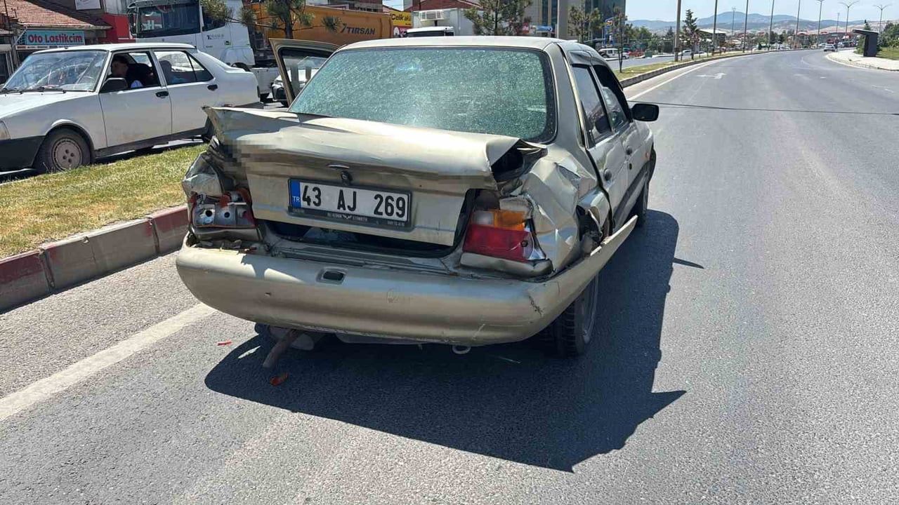 Tavşanlı’da tırın otomobile çarpması sonucu 1 kişi yaralandı