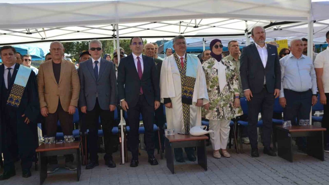 Tavşanlı Meslek Yüksekokulu'nda mezuniyet töreni