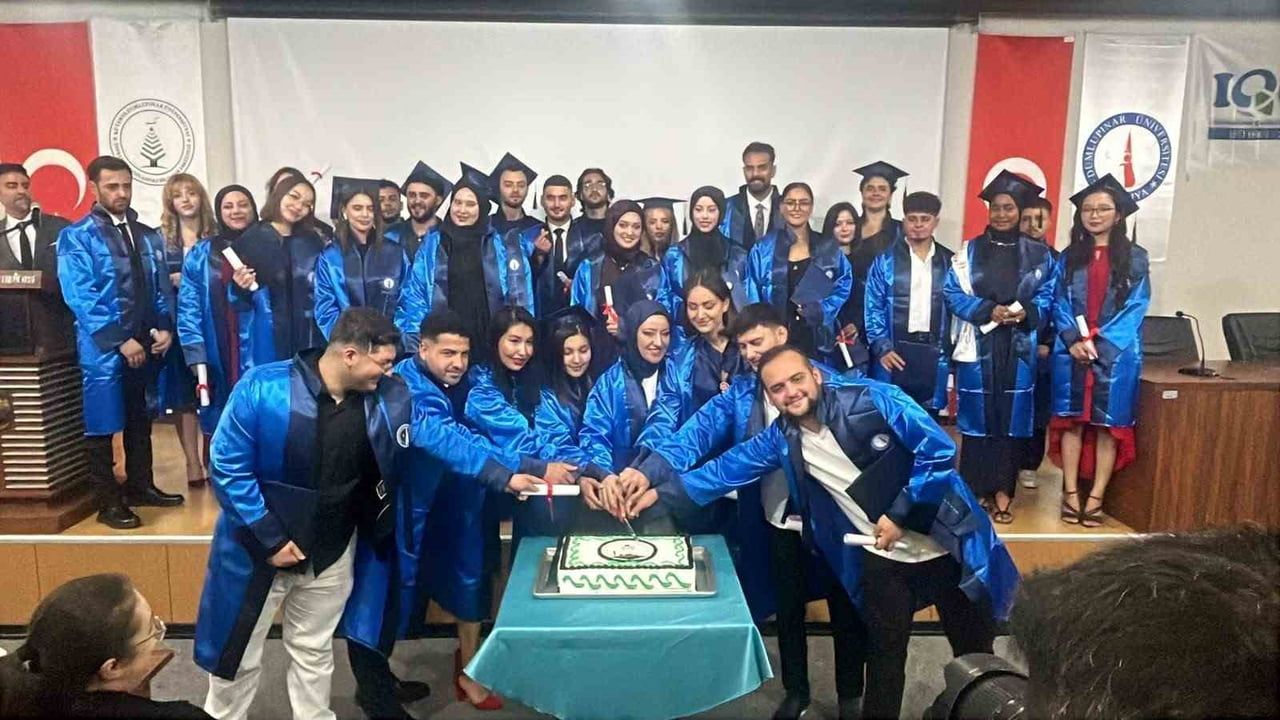 Tavşanlı TUBİF mezuniyet töreni: 4 yıllık eğitimini tamamlayan öğrenciler kep attı