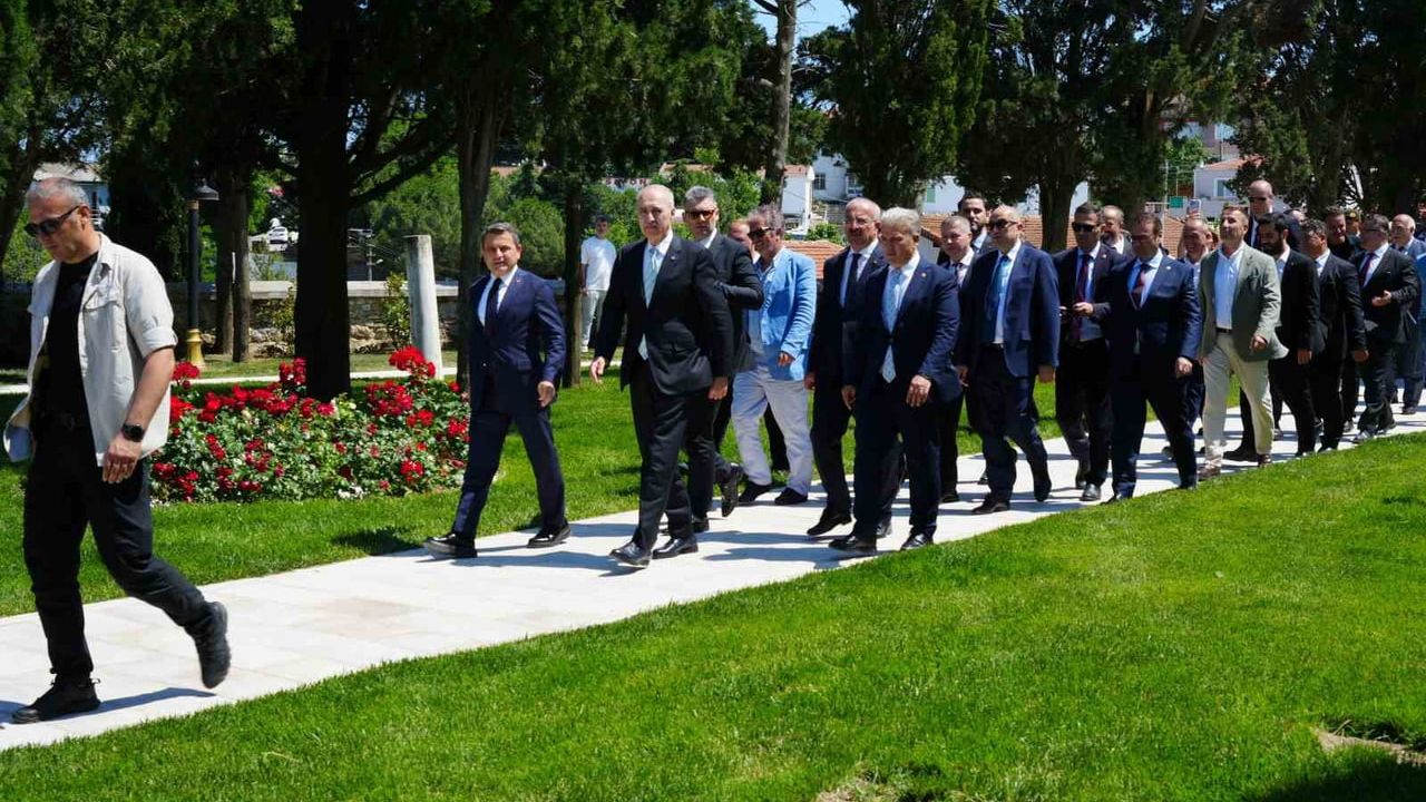 TBMM başkanı Numan Kurtulmuş Gelibolu'da: Gazi Süleyman Paşa türbesinde alplerin nöbet değişimi