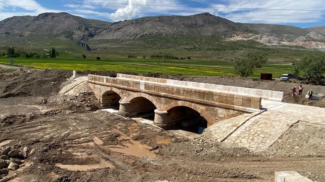 Tecer-1 ve Tecer-2 Köprüleri restorasyonda: 1885 tarihli Osmanlı mirası yeniden hayat buluyor