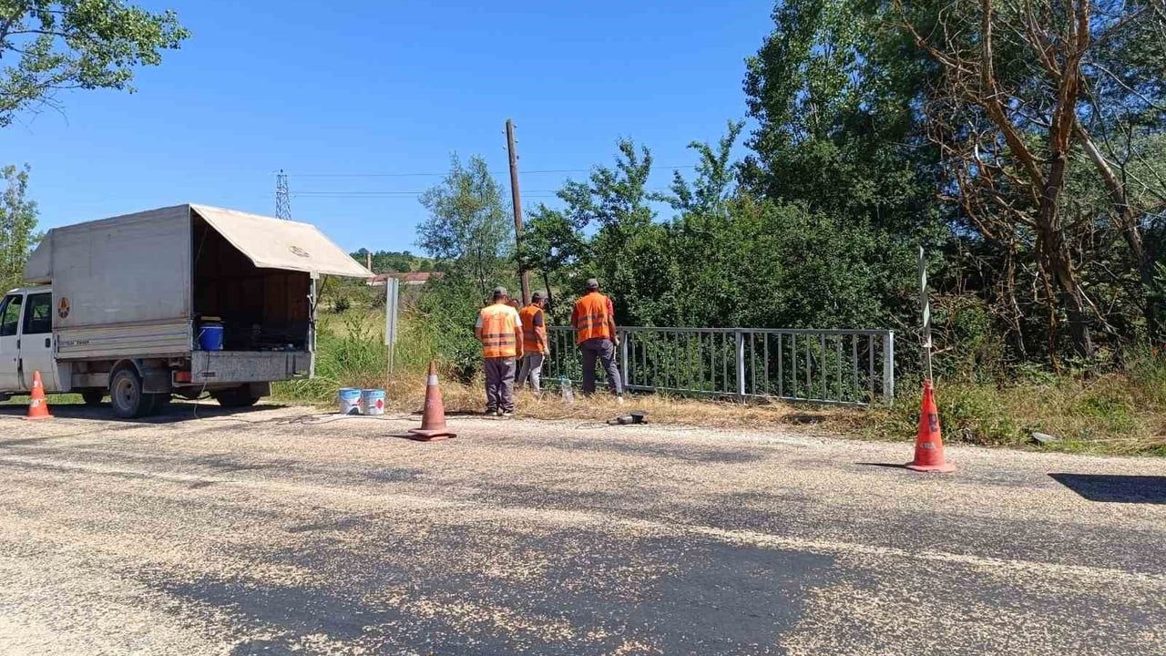 Tehlike saçan köprü korkulukları yenilendi