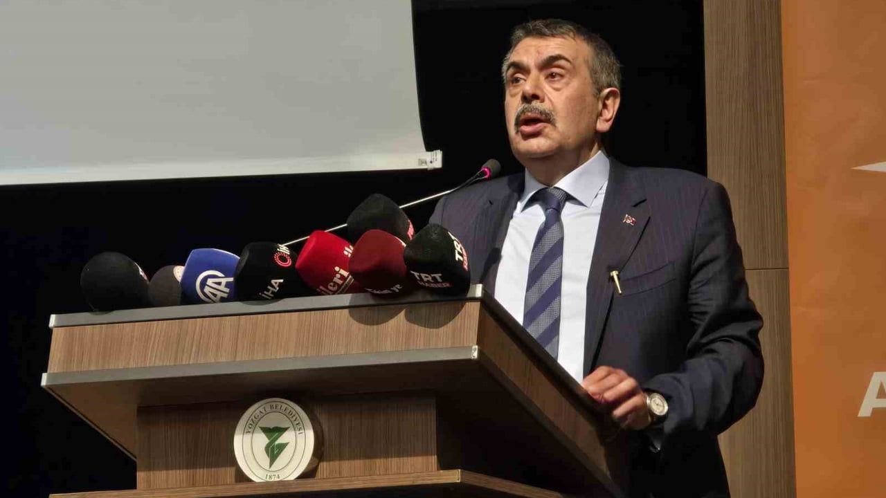 Tekin: Ekrem İmamoğlu ile Özgür Özel ilişkisini 'Tosun Paşa'ya benzetiyorum