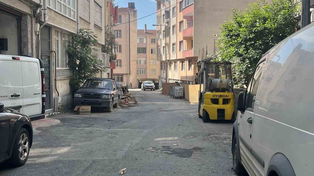 Tekirdağ Çorlu'da geri manevra yapan panelvan motosiklete çarptı; kaza anı kamerada