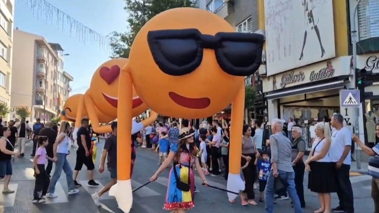 Tekirdağ’da 60. Uluslararası Kiraz Festivali kortej ve ateş yakılarak açıldı