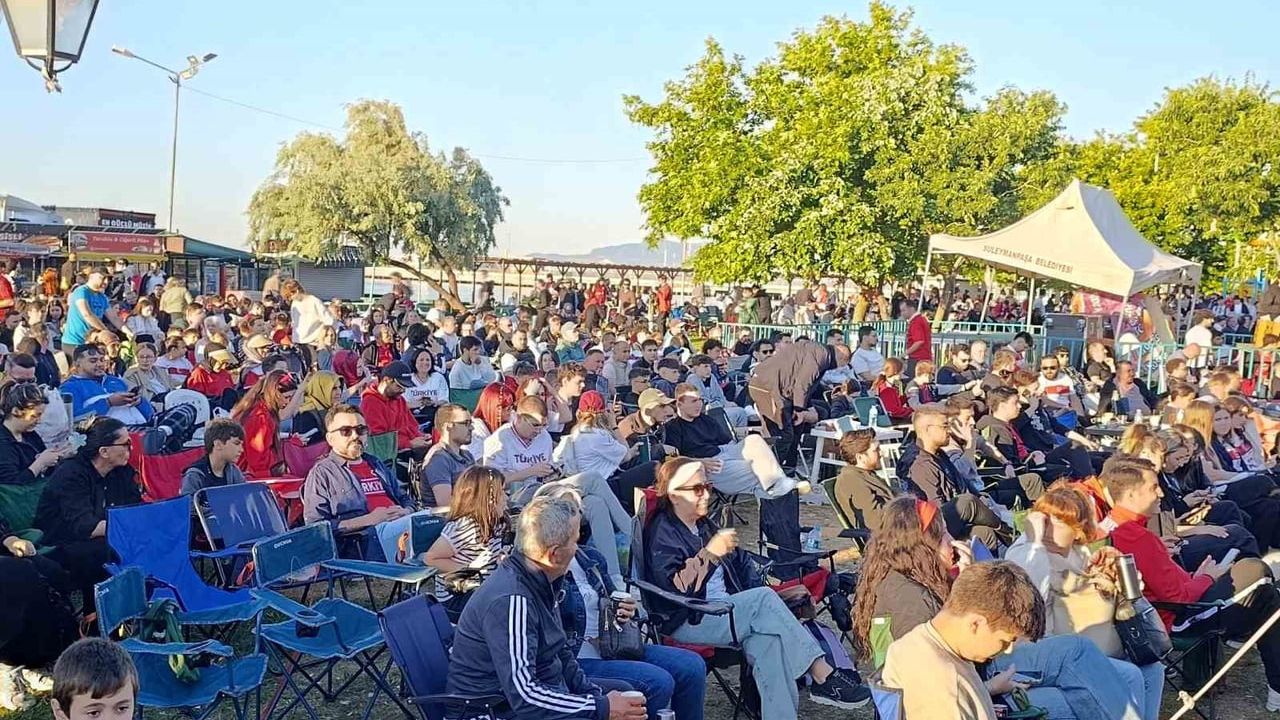 Tekirdağ’da milli coşku sahili doldurdu