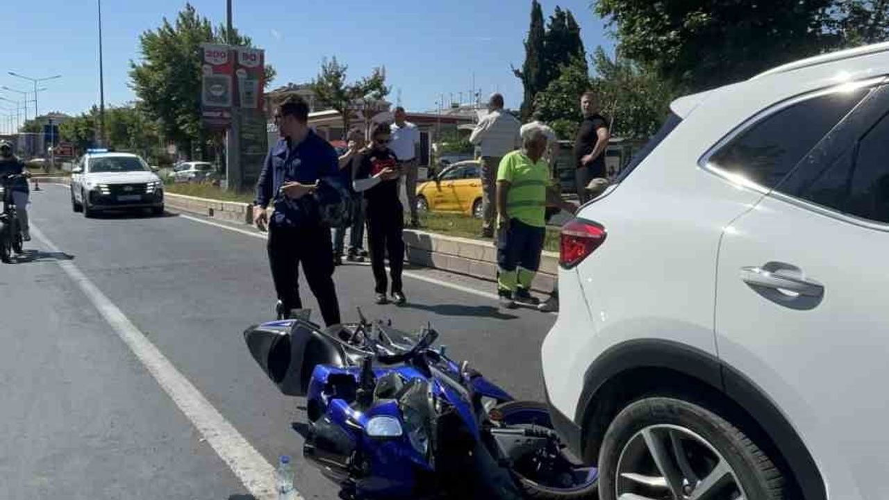 Tekirdağ'da motosiklet, yayaya yol veren araca çarptı