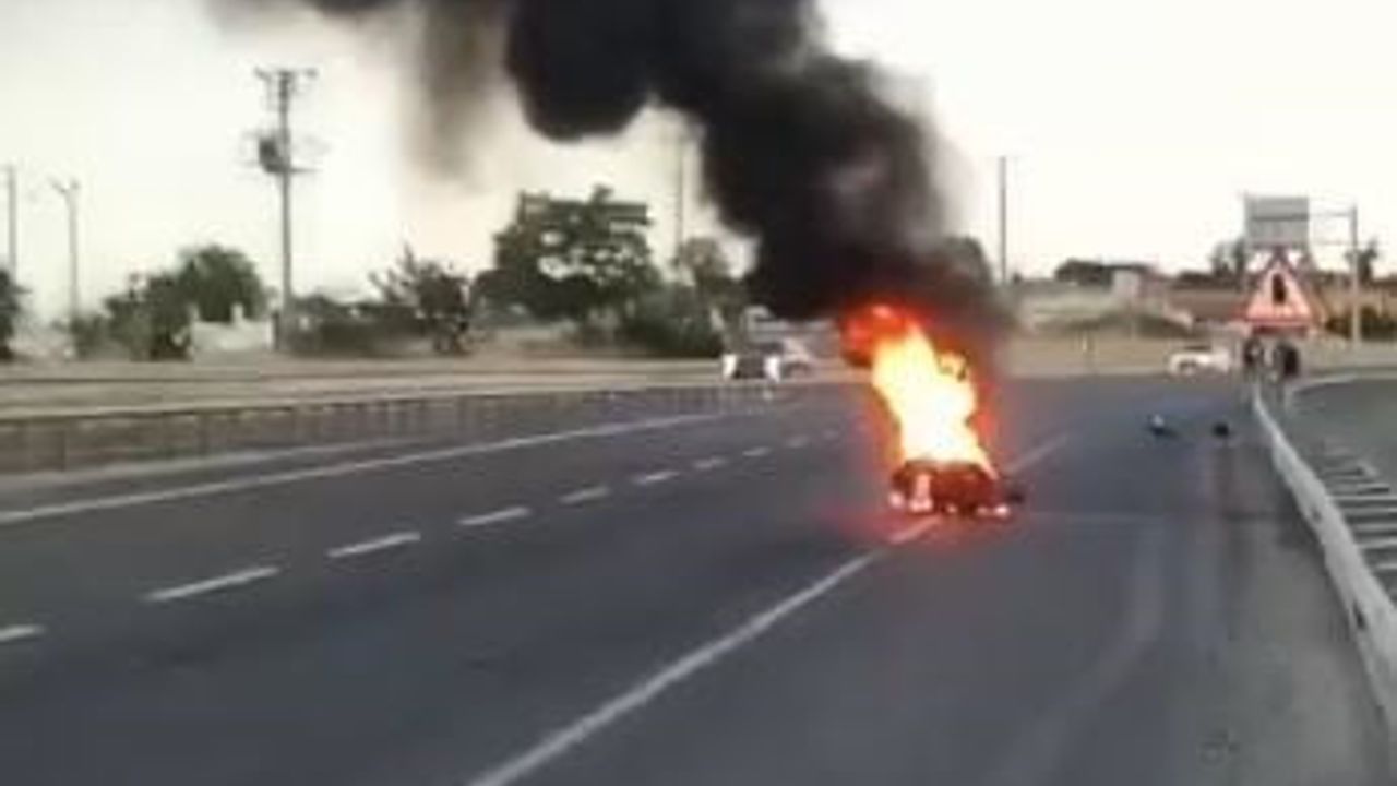 Tekirdağ'da seyir halindeki motosiklet alev aldı