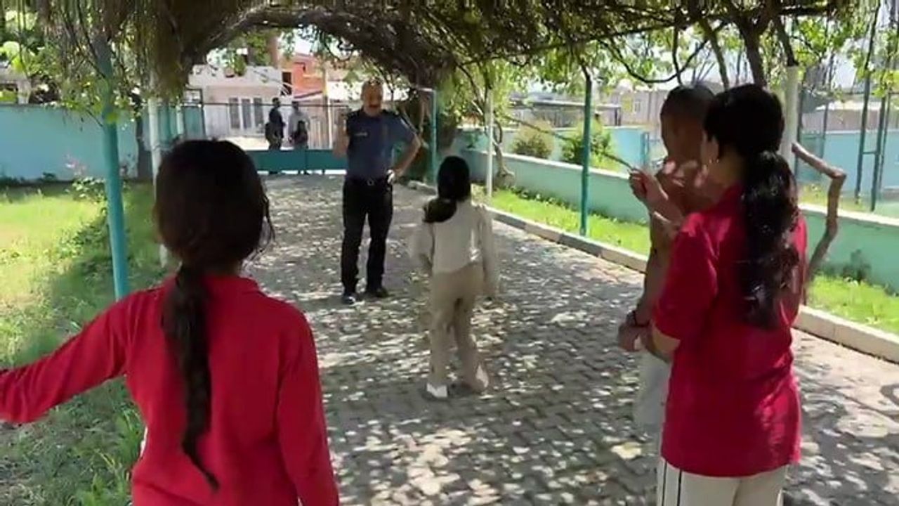 Tekirdağ Emniyet Müdürü A. Metin Turanlı, Aydoğdu Mahallesi’nde öğrencilerle buluştu