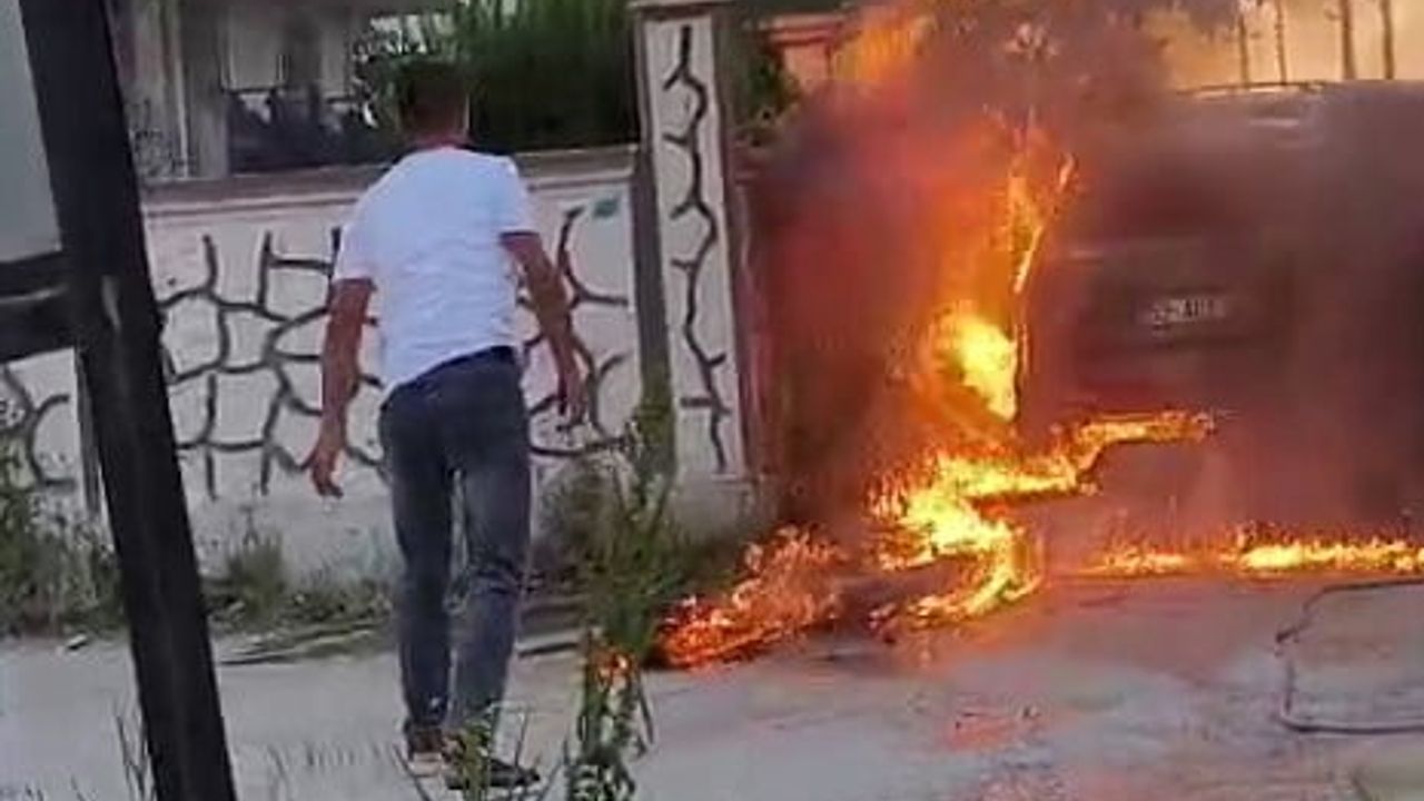 Tekirdağ Kapaklı'da park halindeki otomobilde yangın söndürüldü