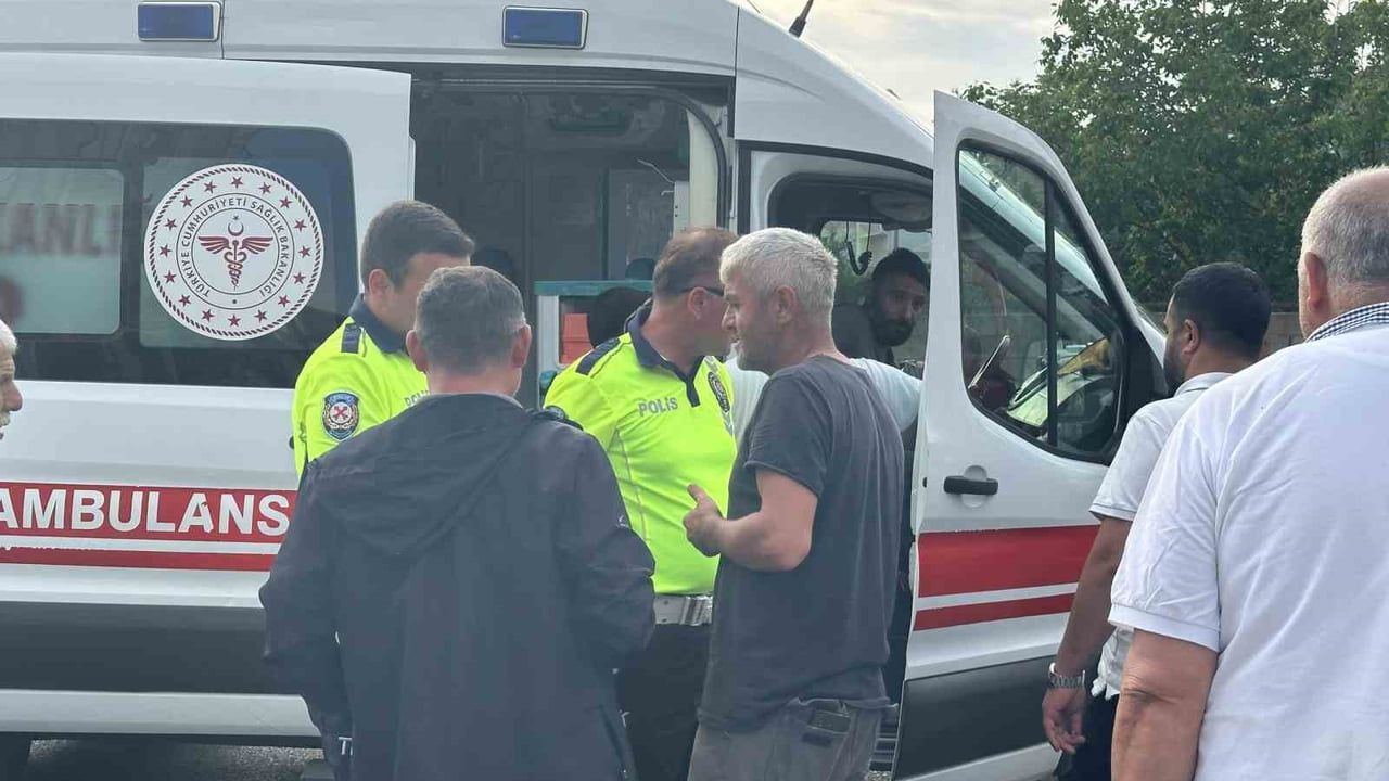 Tekirdağ Muratlı'da İki Araç Çarpıştı: 2 Yaralı