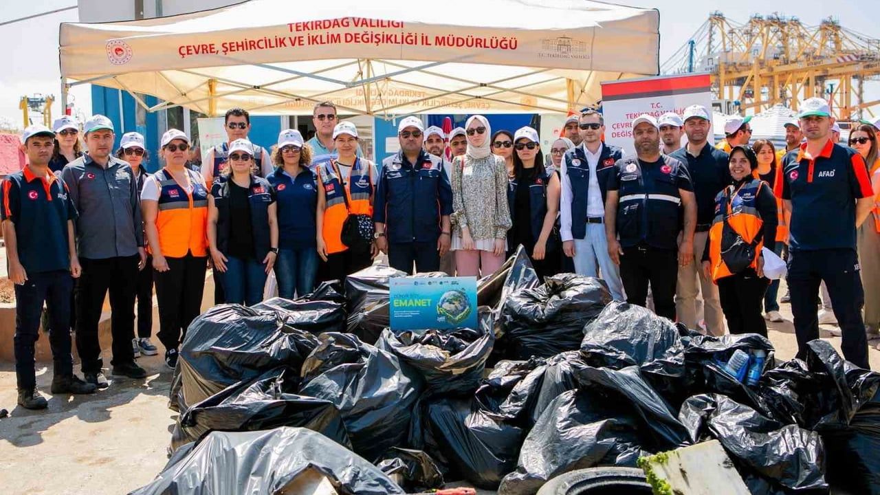 Tekirdağ Süleymanpaşa'da Barbaros Balıkçı Barınağı'nda deniz dibi temizliği gerçekleştirildi
