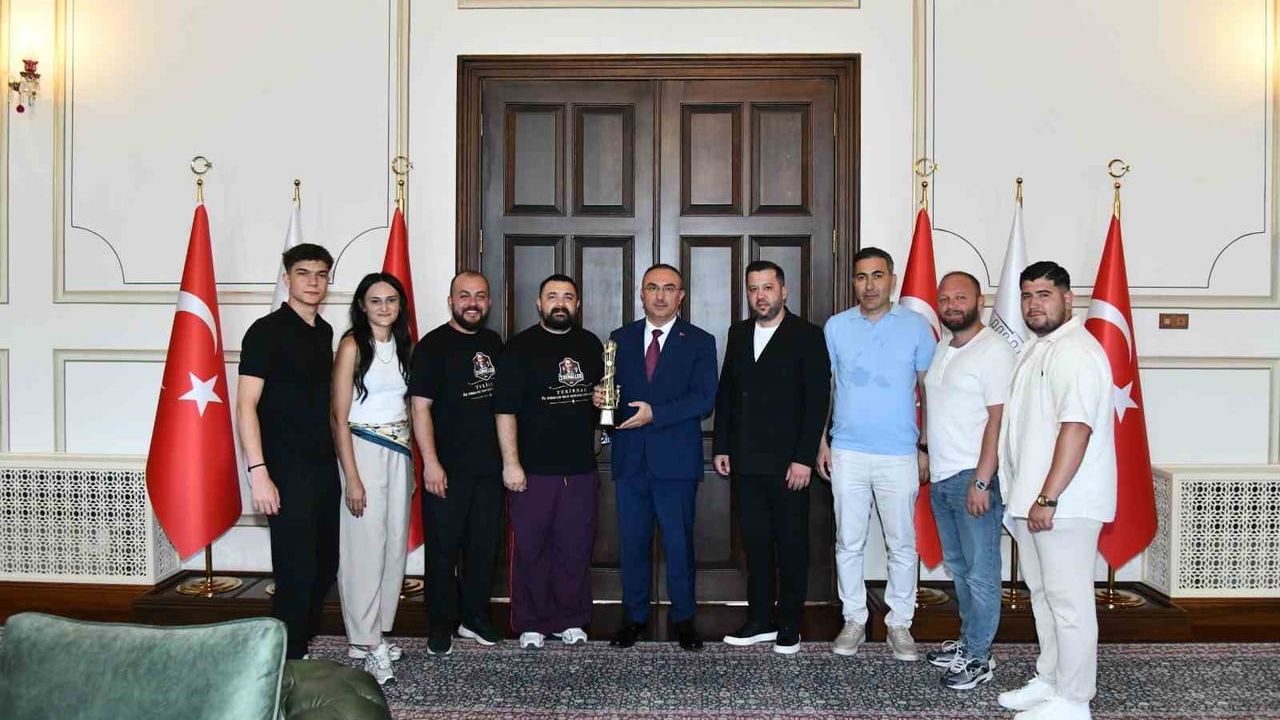 Tekirdağlı halk oyunları ekibi Türkiye şampiyonu oldu
