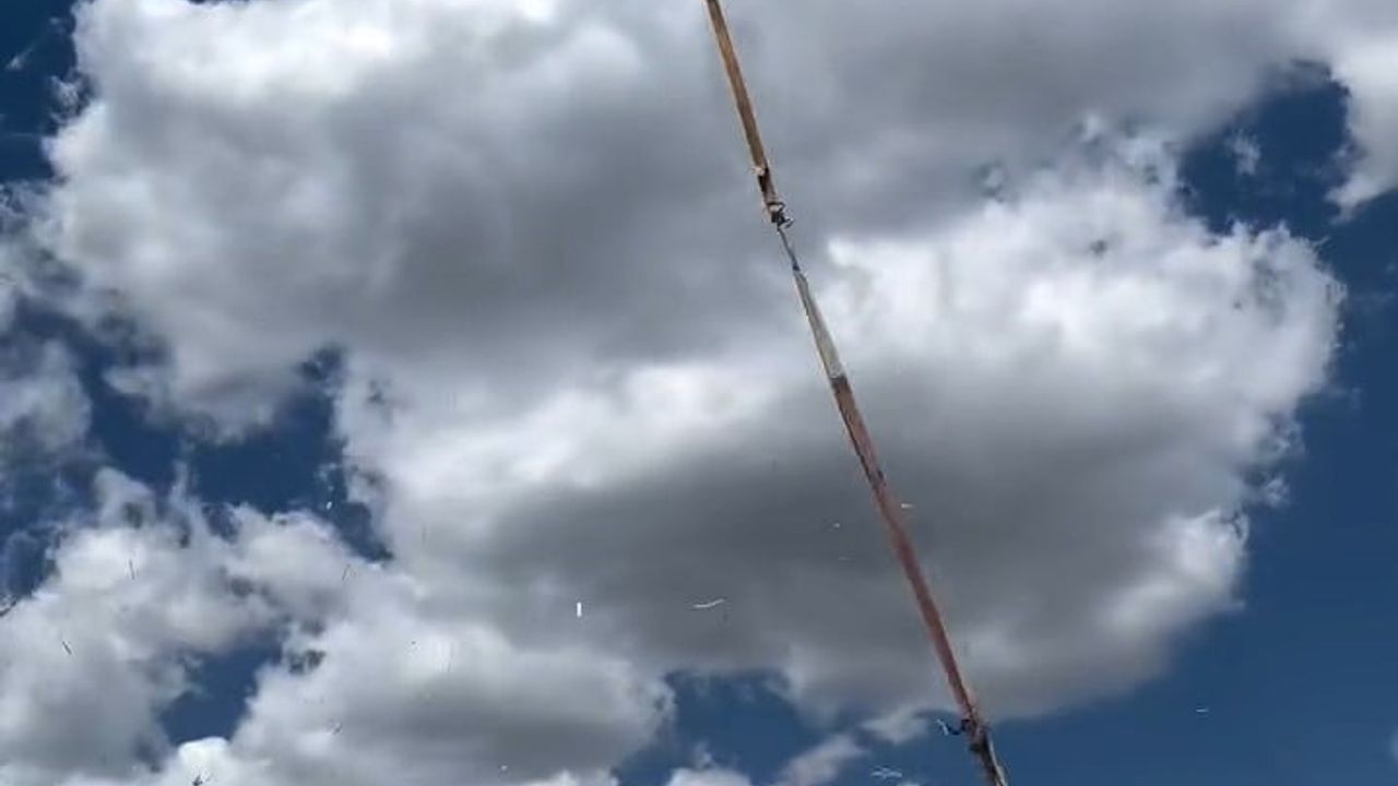Teknoloji tarlaya indi: Edirne'de çiftçi dronla saman balyası taşıdı