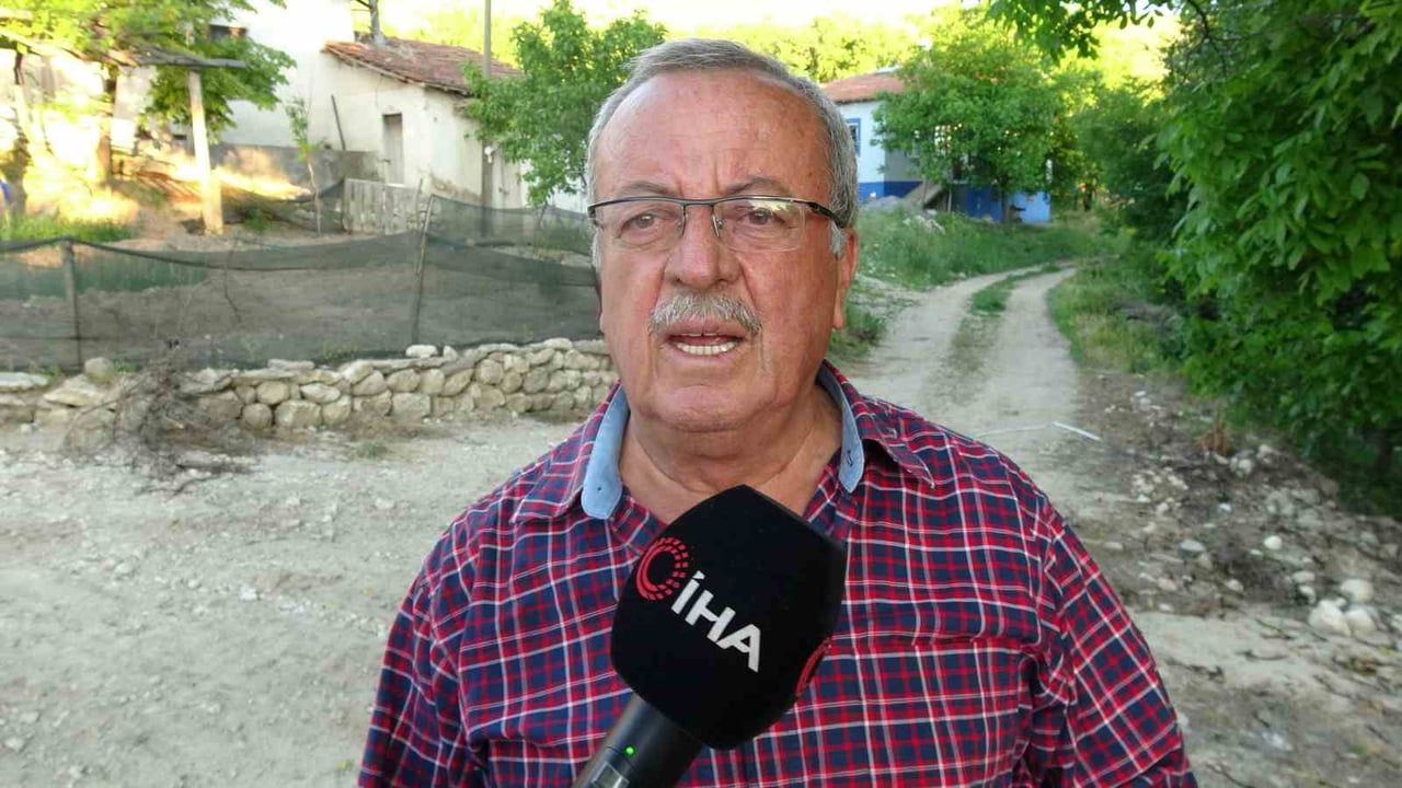 Telefon çekmeyen mezrada vatandaşlar elektrik direğine çıkıyor