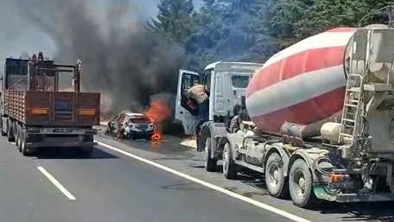 TEM Kumburgaz'da araç yangını