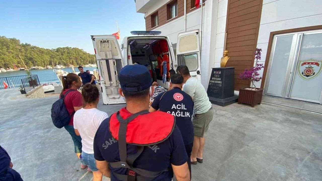 Tersane adasında rahatsızlanan vatandaşa tıbbi tahliye gerçekleştirildi