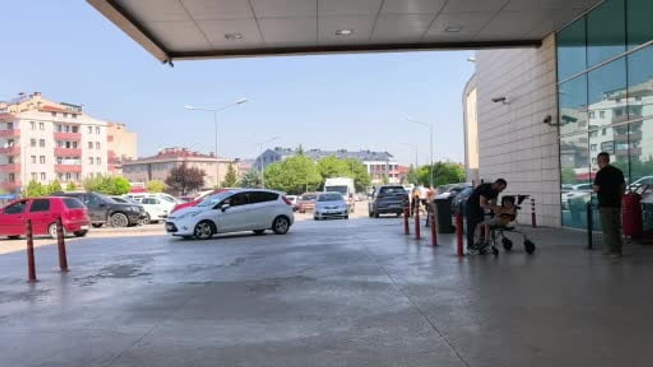 Tır ile motosiklet çarpıştı: 1 ağır yaralı