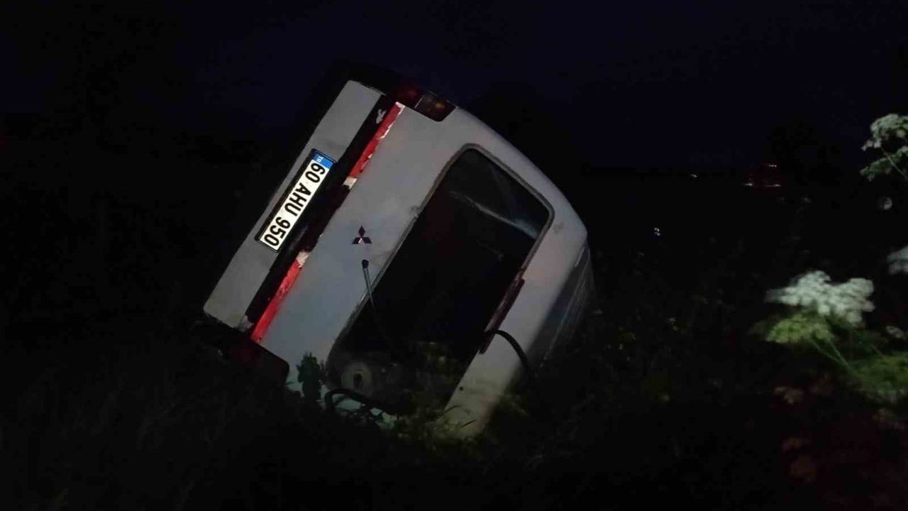 Tokat'ta minibüs takla attı: 1 yaralı