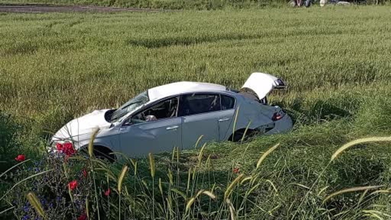 Tokat’ta traktör ile otomobil çarpıştı, traktör ikiye ayrıldı: 2 yaralı