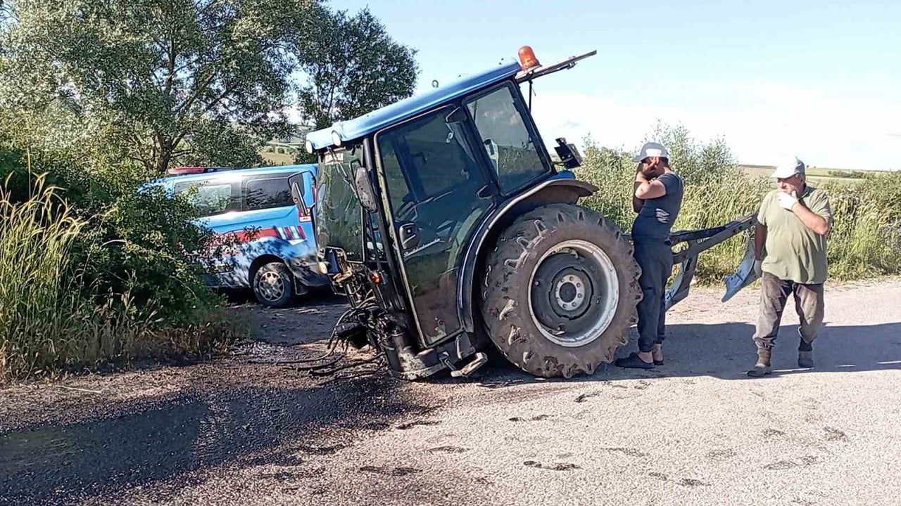 Tokat'ta traktörle otomobil çarpıştı: traktör ikiye ayrıldı, iki kişi yaralandı