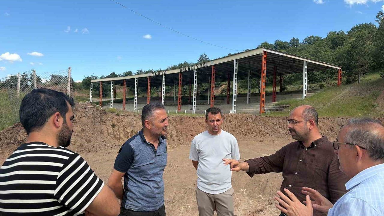 Tosya’da güreş sahası yenileme çalışmaları sürüyor