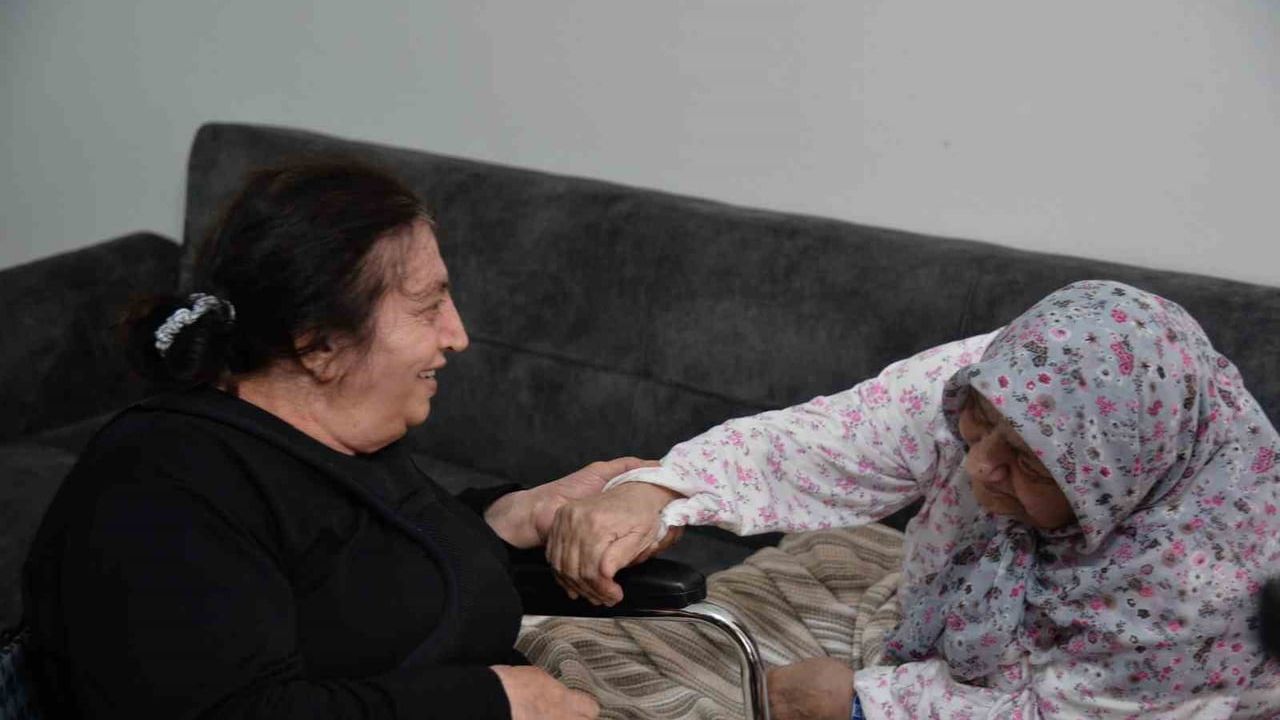 Trabzon'da 30 Yıl Sonra Kavuşma: KKTC'den Gelen Ayşe Karadağ Annesiyle Buluştu