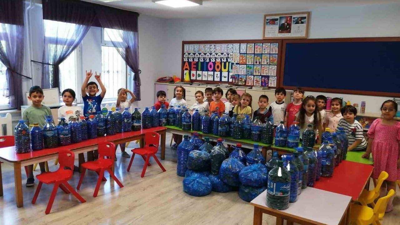 Trabzon'da 'Kapaklar Çoğalsın Engeller Azalsın' projesine miniklerden destek