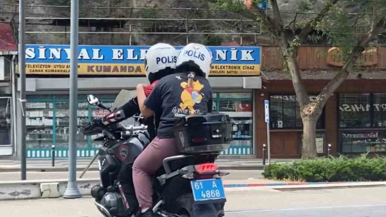 Trabzon'da polisin desteğiyle sınava yetişen aday son anda salona girdi