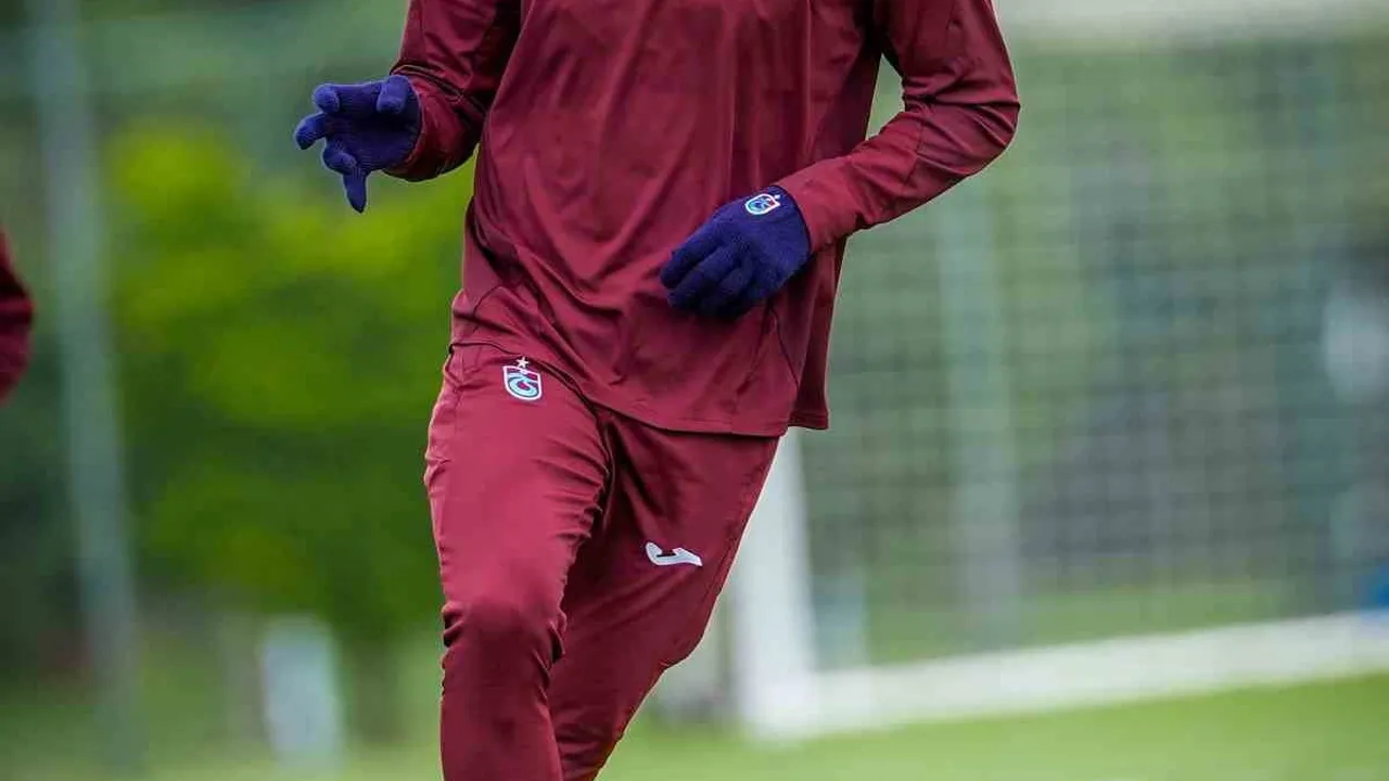 Trabzonspor, Ernest Muçi ile 3+1 yıllık sözleşme imzaladı: 8,5 milyon Euro transfer ve maaş detayları
