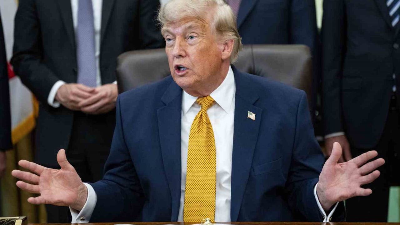Trump: İran Hürmüz Boğazı'ndan geçen gemilerden ücret alınmadığını ABD'ye bildirdi