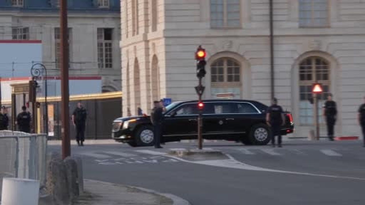 Trump, Versay Sarayı'nda Macron ile bir araya geldi