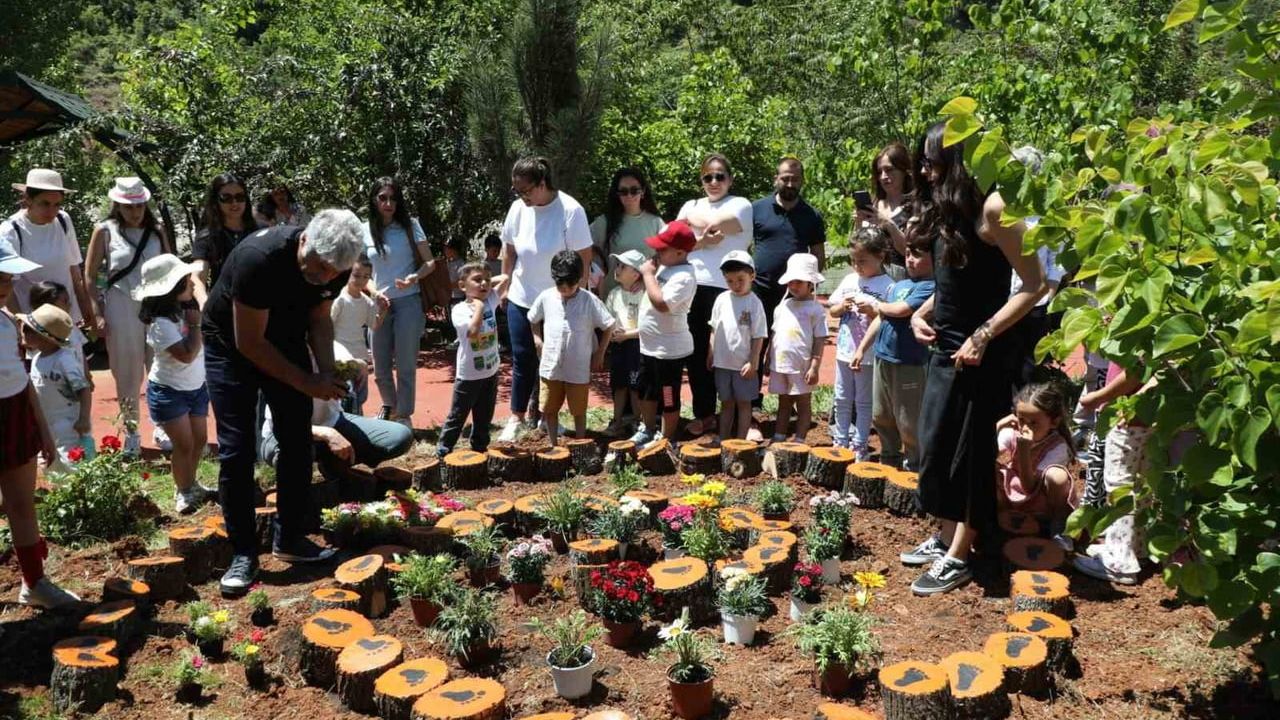 Tunceli Atatürk Anaokulu'nda Minikler, Dünya Çevre Günü'nde Çiçek Dikti
