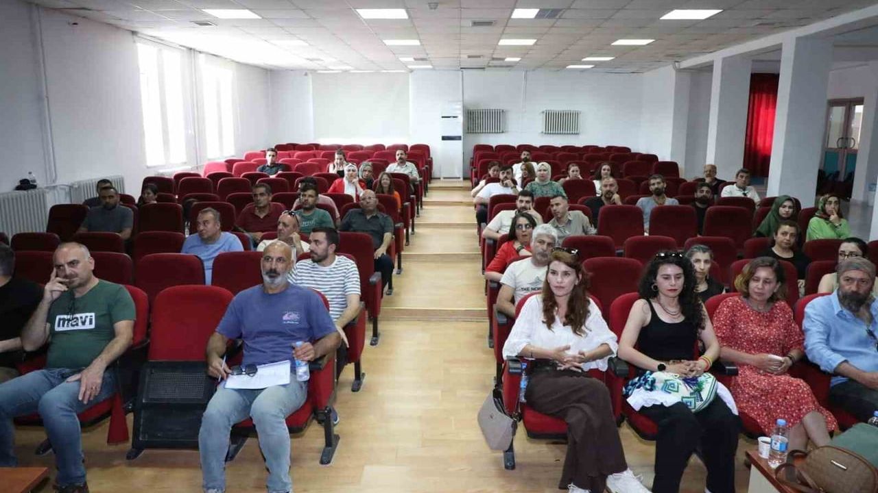 Tunceli'de öğretmenler ve MEB AKUB ekiplerine orman yangınları eğitimi verildi