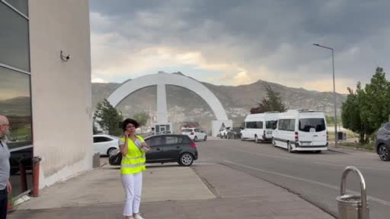 Tunceli Devlet Hastanesi'nde deprem tahliye tatbikatı gerçekleştirildi