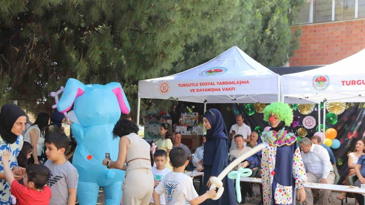 Turgutlu'da 'Farklılıklarımla Öğreniyorum' Öğrenci Şenliği: Özel Eğitimde Sosyal Katılım Vurgusu