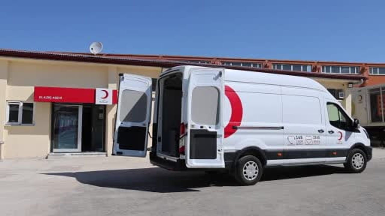 Türk Kızılay Elazığ Aşevi'nde aşure kazanları kaynadı