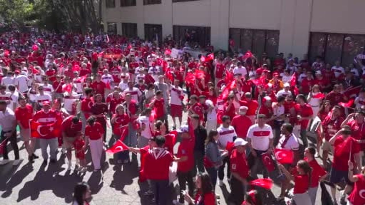 Türk taraftarlar San Francisco'da maç saatini heyecanla bekliyor