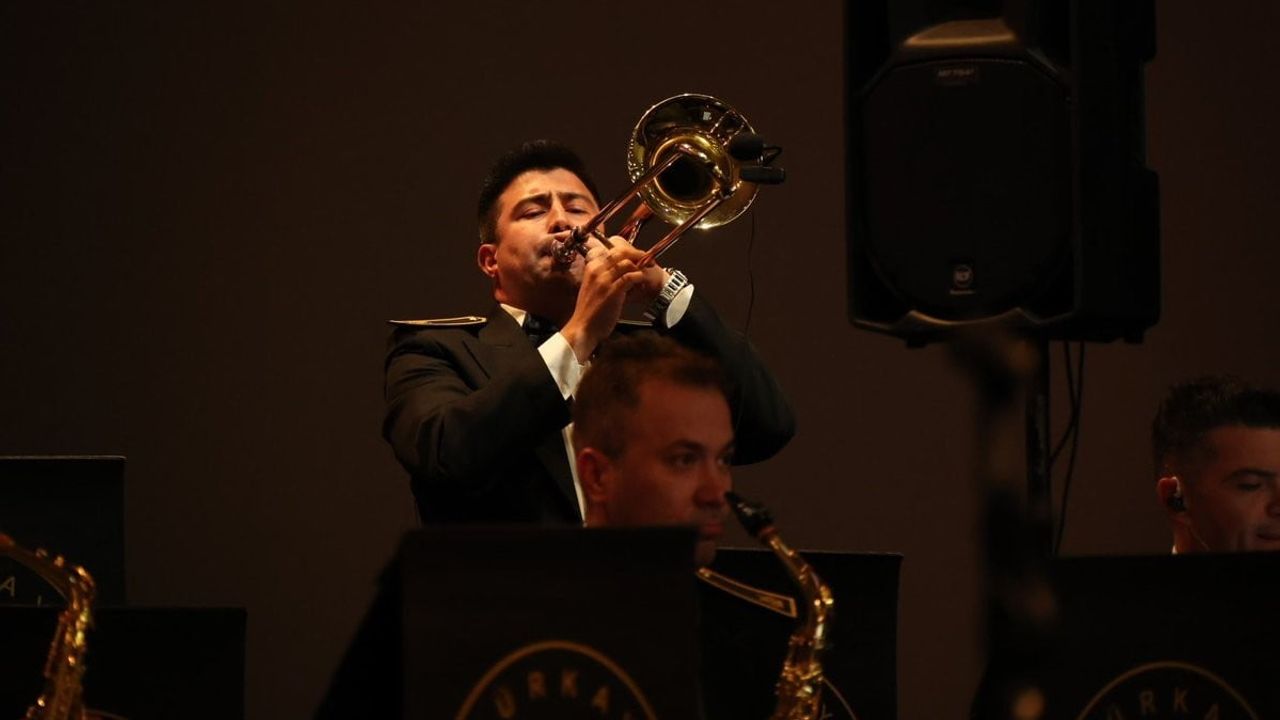 TÜRKAY, Afyonkarahisar'da geniş repertuvarıyla AKÜ Atatürk Kongre Merkezi'nde konser verdi