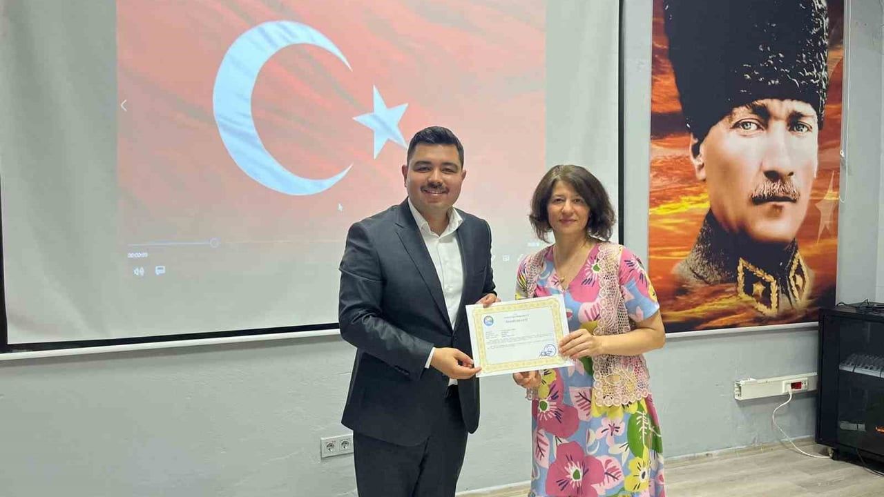 Türkeli’de 42 öğretmene başarı belgesi verildi