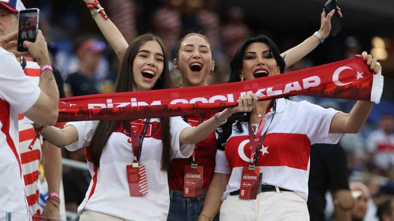 Türkiye - ABD maçını stadyumda 70 bin 492 taraftar izledi