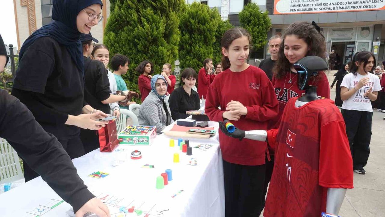 Türkiye’nin nüfusa kayıtlı robotu CANİKMAN lise öğrencileriyle buluştu