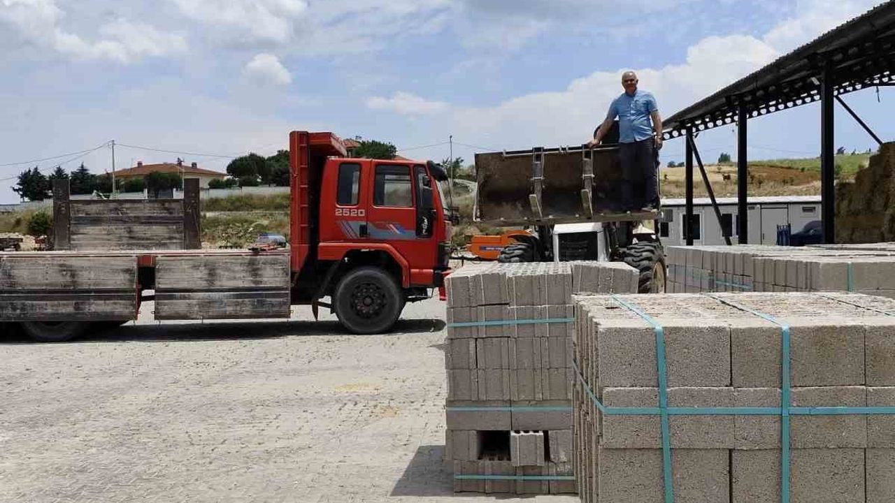 Türlübey Mahallesi'ne düğün salonu için kekik firmasından briket desteği