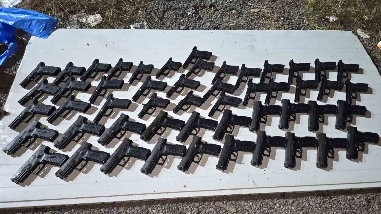 Tuzla’da toprağa gömülü kompresör tankında 20 tabanca ele geçirildi