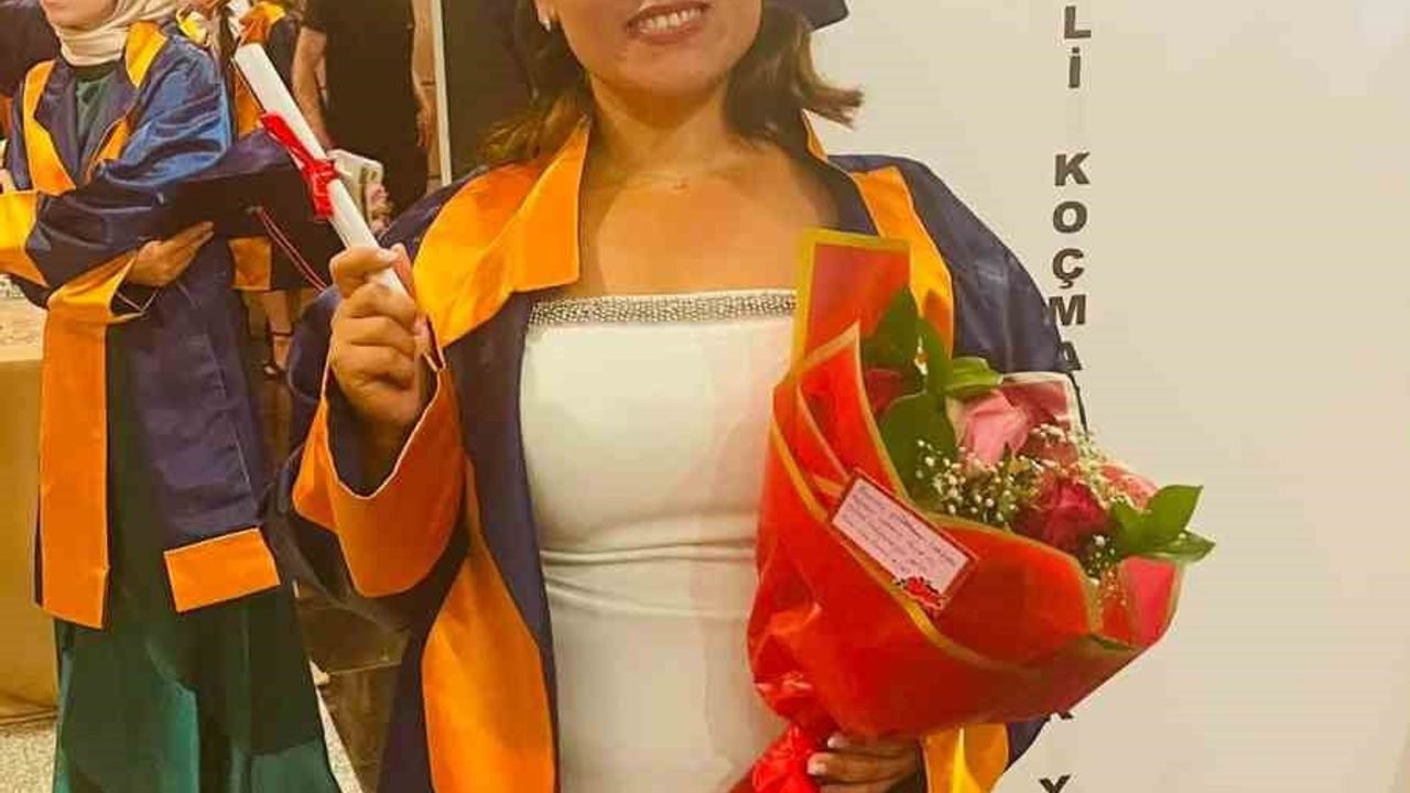 Üç çocuk annesi Özlem Manisalı eğitimdeki azmiyle örnek oldu