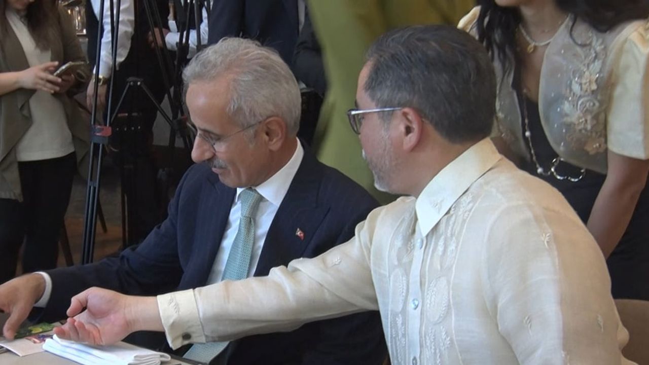 Ulaştırma ve Altyapı Bakanı Uraloğlu Filipinler milli günü kutlamasına katıldı