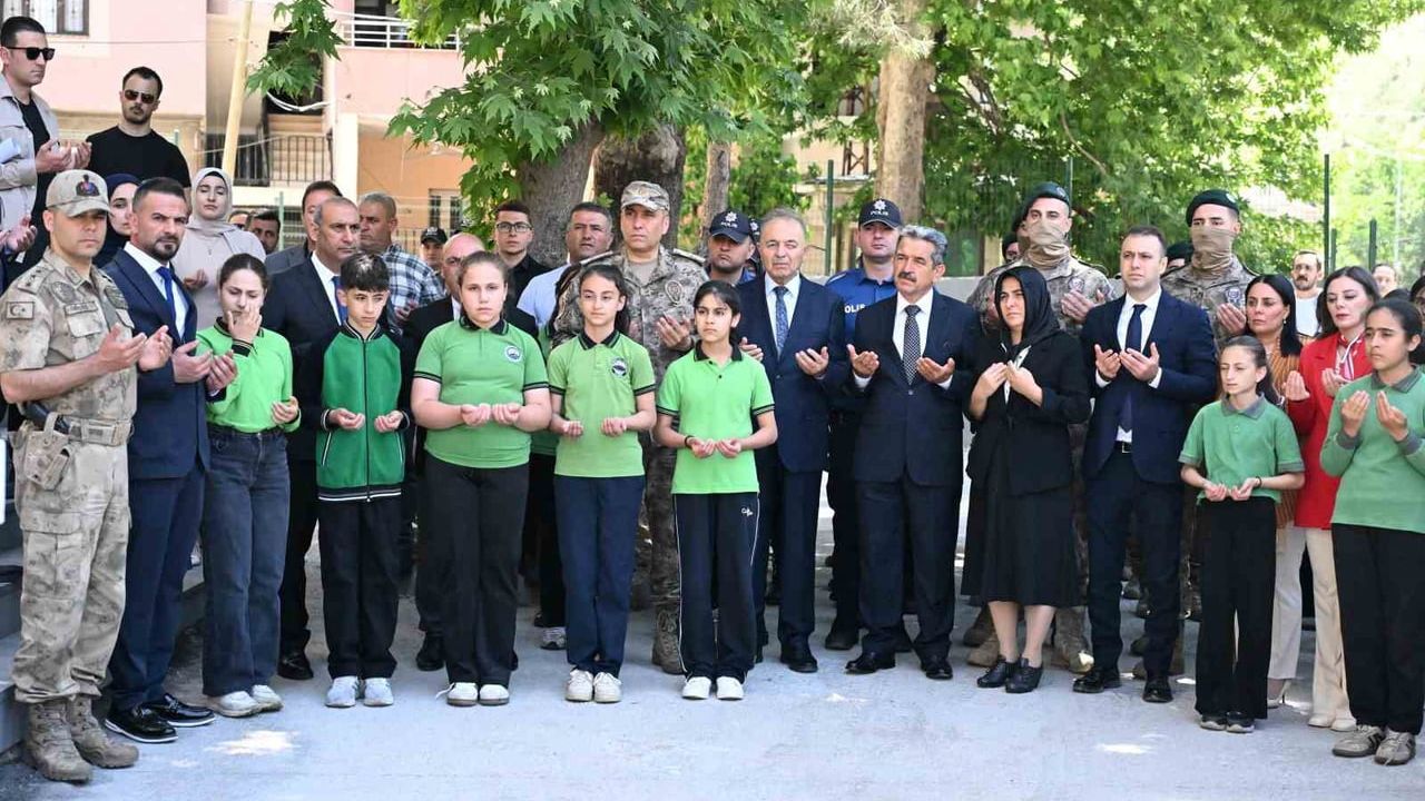 Uludere'de Şehit PÖH Mustafa Karapınar Kütüphanesi açıldı — Vali Ekici: 'Bu topraklar için can vermeye hazır bir milletiz'