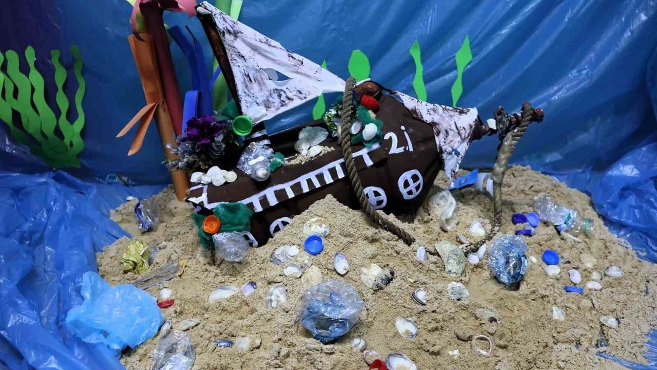 Ümraniye'de öğrencilerin geri dönüşüm sergisi deniz kirliliğine dikkat çekti