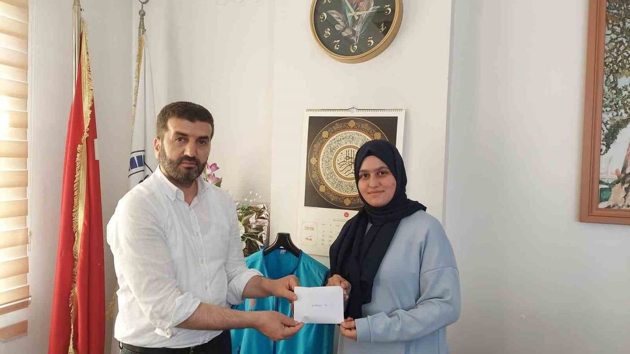 Umre Ödüllü Gençlik Bilgi Yarışması'nda Diyarbakır'daki derece sahipleri ödüllendirildi